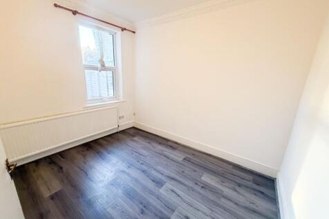 Boundary Rd E13