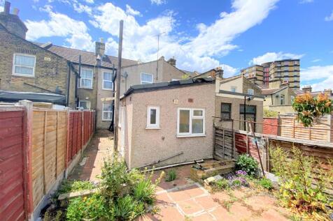 Boundary Rd E13