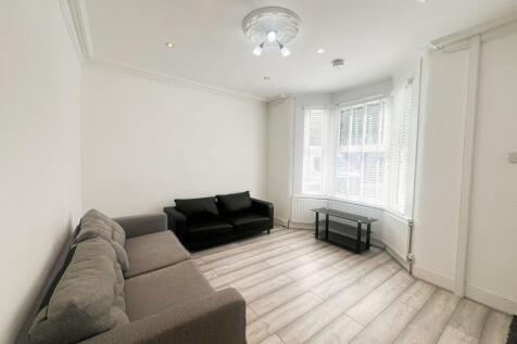 Belmont Park Rd E10