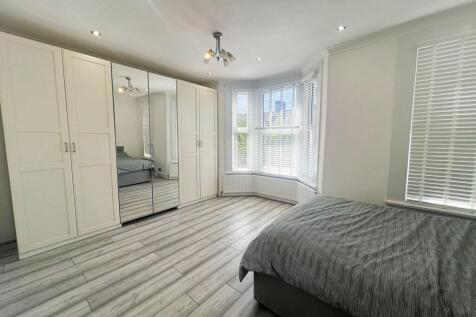 Belmont Park Rd E10