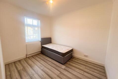 Belmont Park Rd E10