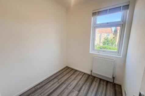 Belmont Park Rd E10