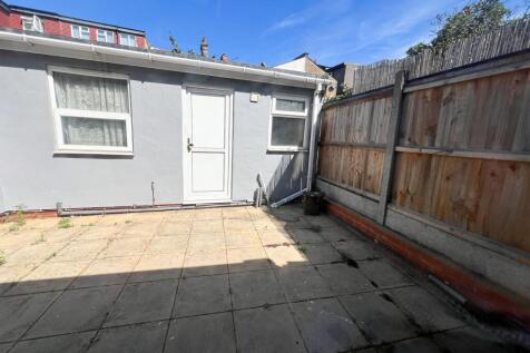 Belmont Park Rd E10
