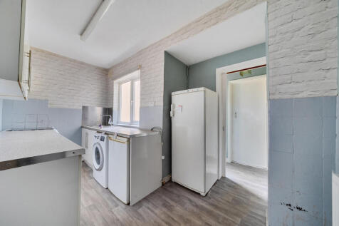 1369696-4-68f6155...