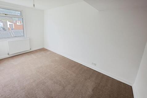 pbox-bedroom-335494.JPG