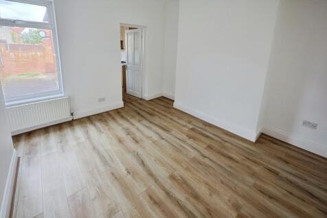 pbox-bedroom-329805.JPG