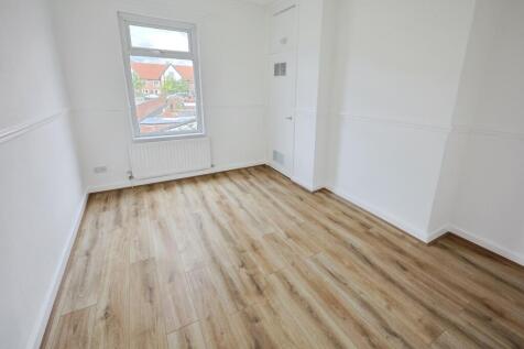 pbox-bedroom-329805.JPG