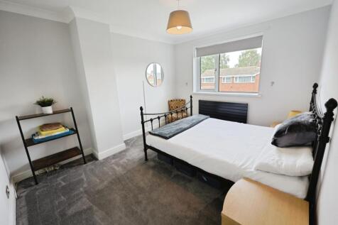 pbox-bedroom-312205.JPG