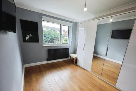 pbox-bedroom-312205.JPG