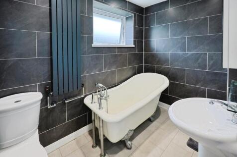 pbox-bathroom-312205.JPG