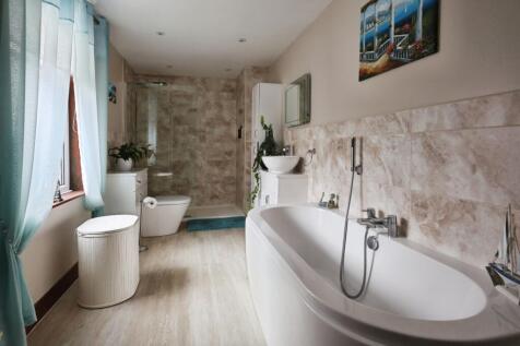 pbox-bathroom-312560.JPG