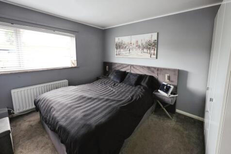 pbox-bedroom-313359.JPG