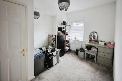 pbox-bedroom-313359.JPG