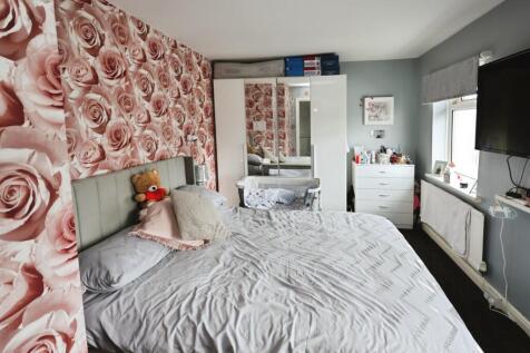 pbox-bedroom-315039.JPG
