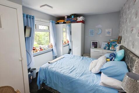 pbox-bedroom-315039.JPG