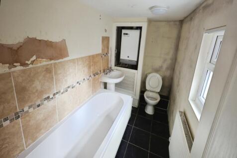 pbox-bathroom-315878.JPG