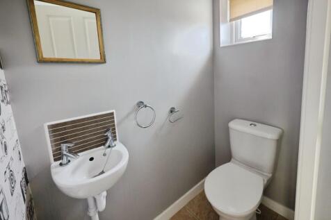 pbox-bathroom-314556.JPG