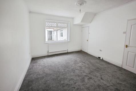 pbox-bedroom-315062.JPG
