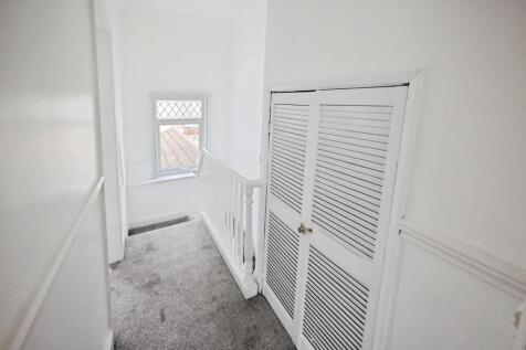pbox-bedroom-315062.JPG