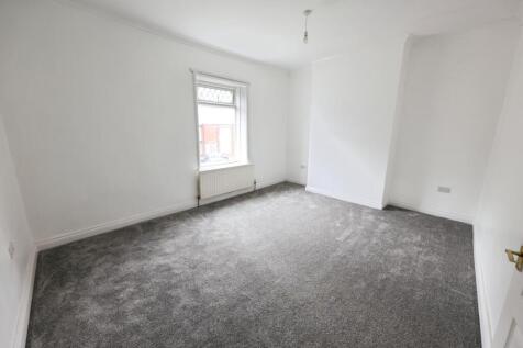 pbox-bedroom-315062.JPG