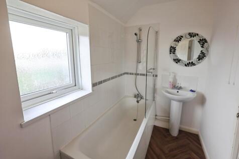 pbox-bathroom-314376.JPG