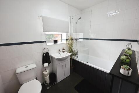 pbox-bathroom-312561.JPG