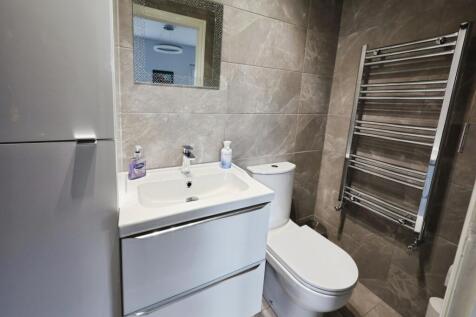 pbox-bathroom-316566.JPG