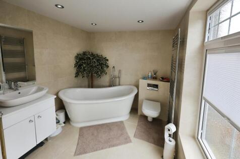 pbox-bathroom-316566.JPG