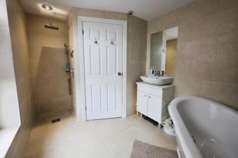 pbox-bathroom-316566.JPG