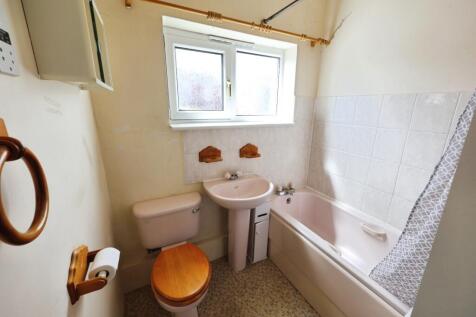 pbox-bathroom-315158.JPG
