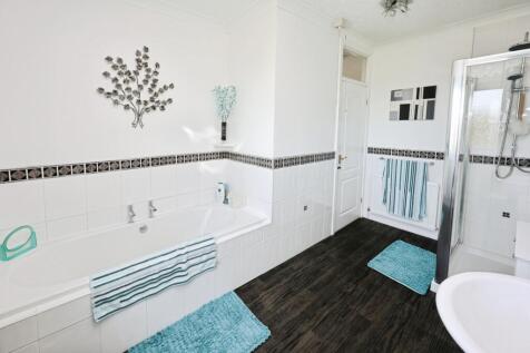 pbox-bathroom-318898.JPG