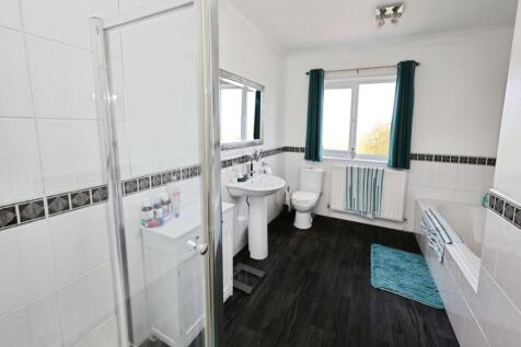 pbox-bathroom-318898.JPG