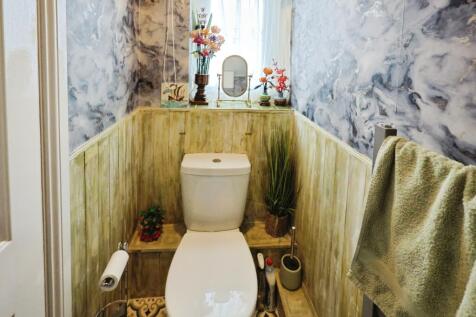 pbox-bathroom-319393.JPG