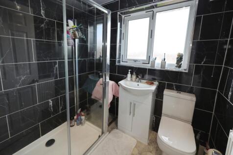 pbox-bathroom-319393.JPG