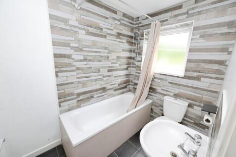 pbox-bathroom-319405.JPG