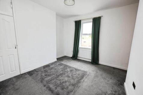 pbox-bedroom-319405.JPG