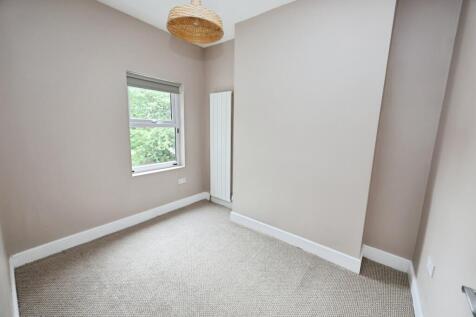pbox-bedroom-319405.JPG