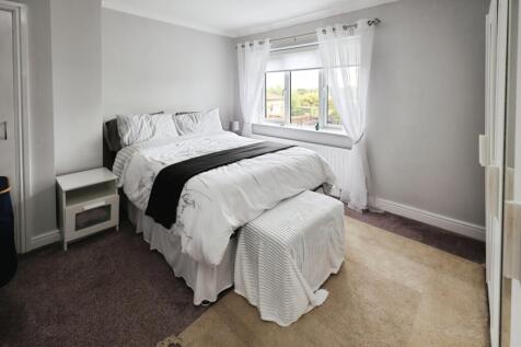 pbox-bedroom-320446.JPG