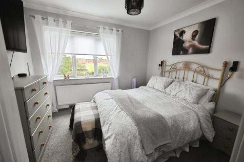 pbox-bedroom-320446.JPG