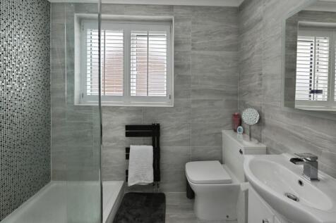 pbox-bathroom-320446.JPG