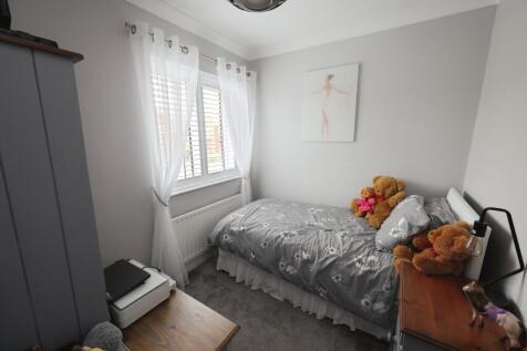 pbox-bedroom-320446.JPG
