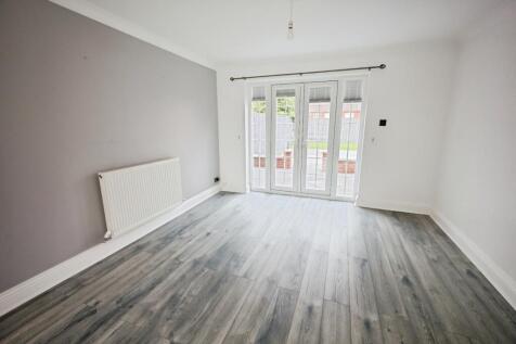 pbox-bedroom-327818.JPG