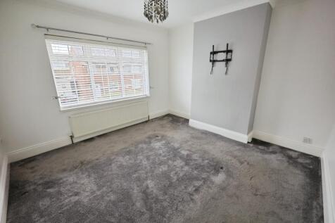 pbox-bedroom-327818.JPG