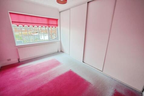 pbox-bedroom-327818.JPG