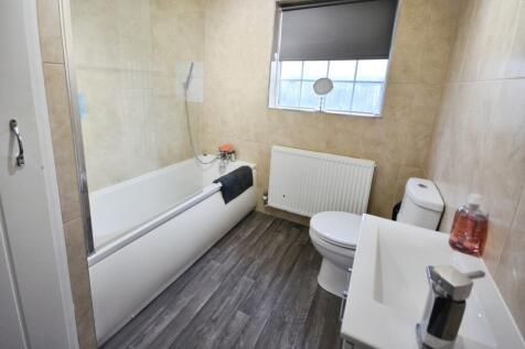 pbox-bathroom-327818.JPG