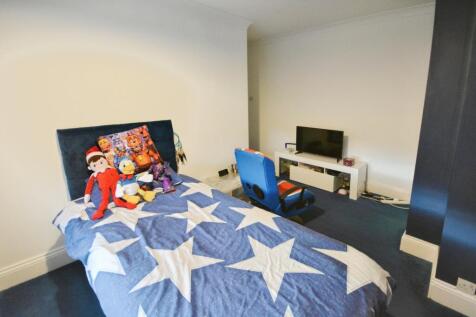 pbox-bedroom-327818.JPG