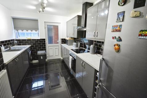 pbox-kitchen-327818.JPG