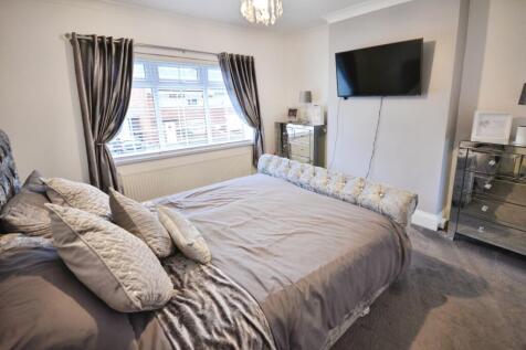 pbox-bedroom-327818.JPG