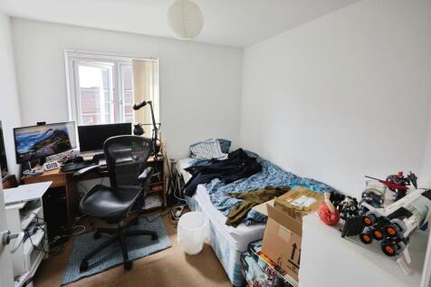 pbox-bedroom-321585.JPG
