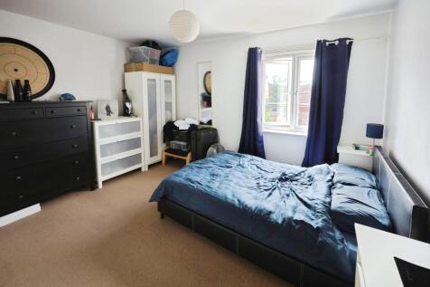 pbox-bedroom-321585.JPG